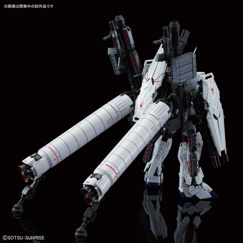 Real Grade Full Armor Gundam Unicorn Pose 2