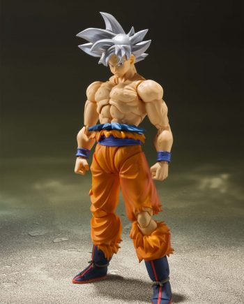 Son Goku Ultra Instinct SH Figuarts Pose 1