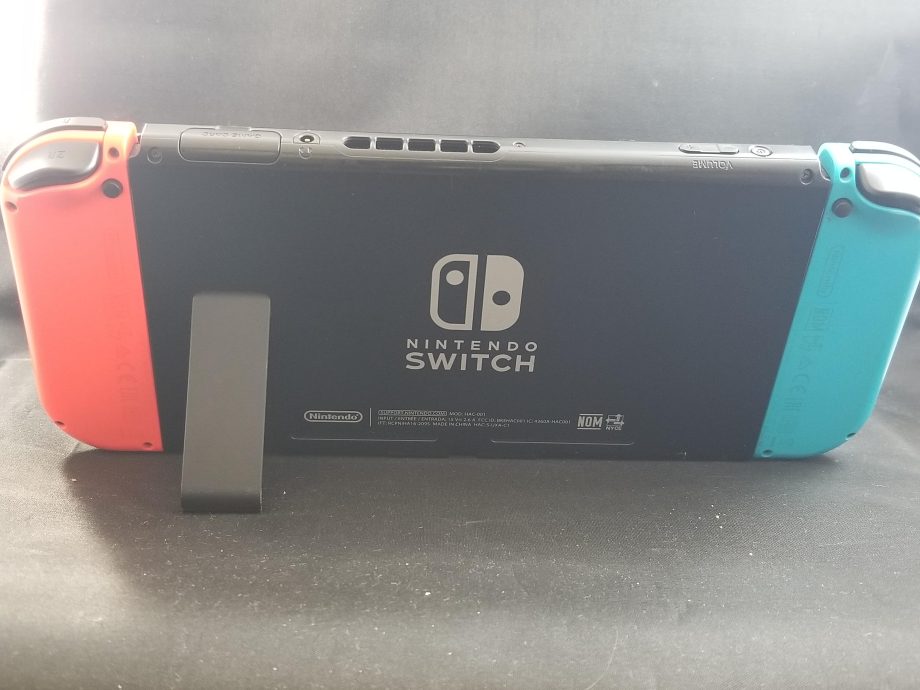 Nintendo Switch System Pose 2