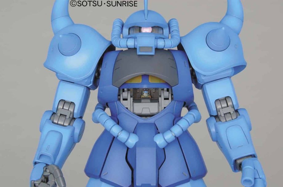 Gundam Universal Century 1/100 Master Grade Gouf Version 2.0 Pose 8